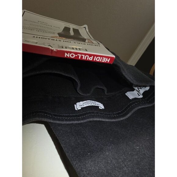 NWT Nine West Denim Heidi Pull On Jeans Black Size 14 Plus - Picture 9 of 12
